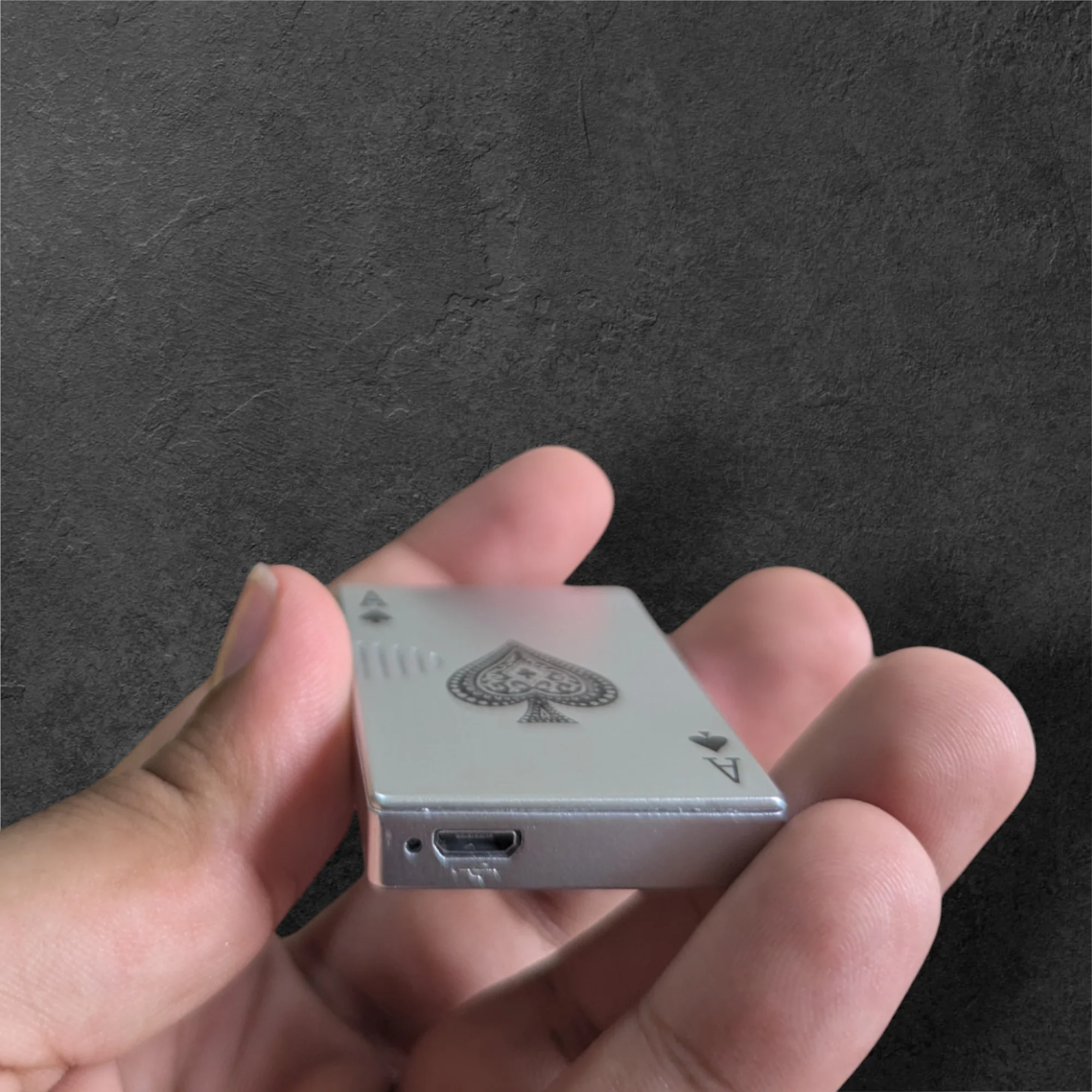 Poker Ace Rechargeable Electronic Lighter – Windproof Zinc Alloy Flip Ignition - Image 10